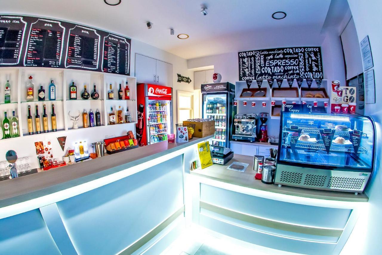 CVSE Clubház és Panzió Acomodação com café da manhã Cegléd Exterior foto