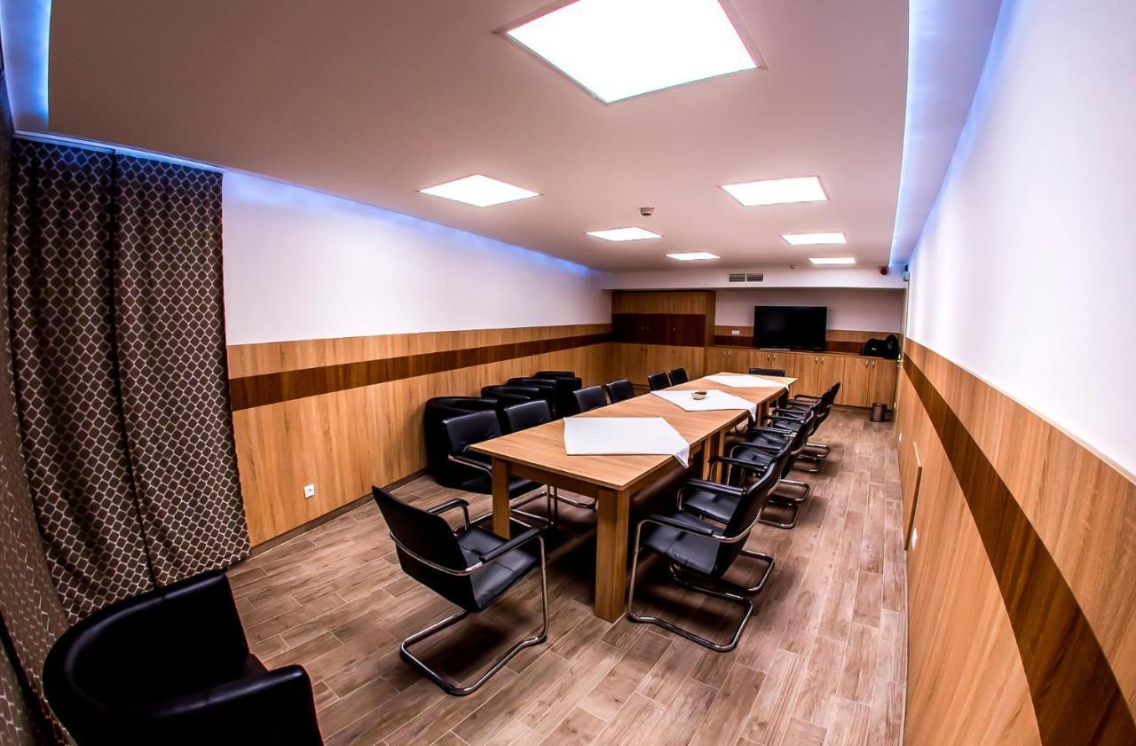 CVSE Clubház és Panzió Acomodação com café da manhã Cegléd Exterior foto