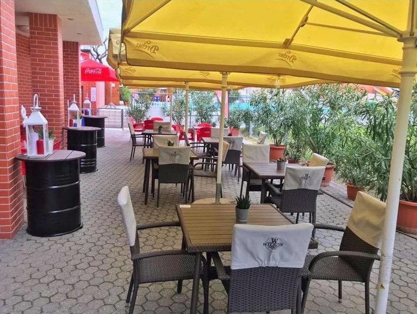 CVSE Clubház és Panzió Acomodação com café da manhã Cegléd Exterior foto